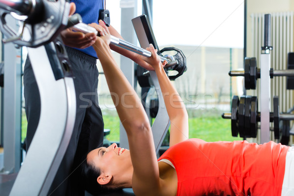 Femme gymnase personnelles fitness entraîneur [[stock_photo]] © Kzenon