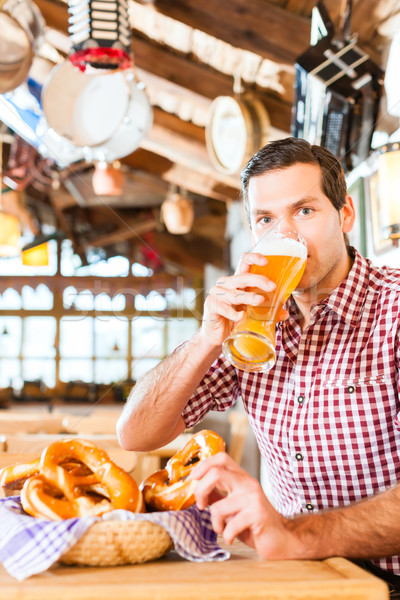 Foto stock: Hombre · potable · trigo · cerveza · tradicional