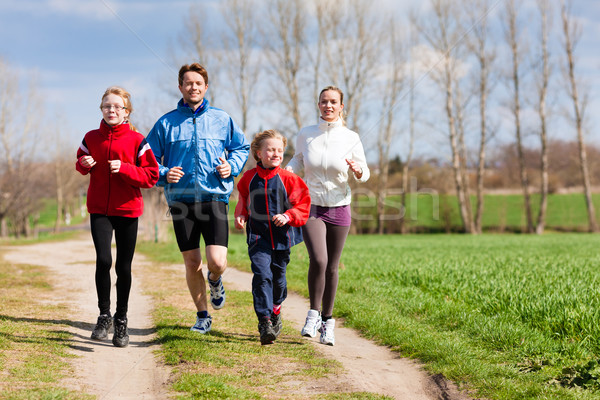 Stockfoto: Familie · lopen · buitenshuis · moeder · vader · kinderen