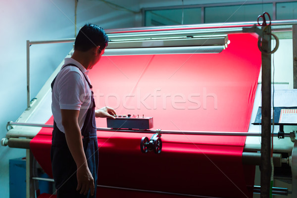 [[stock_photo]]: Asian · travailleur · textiles · usine · indonésien
