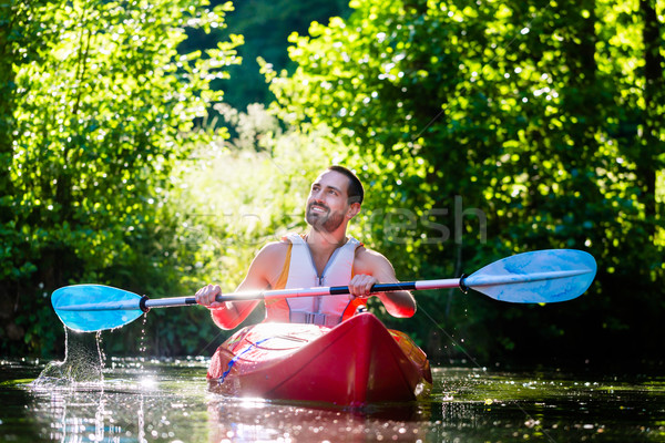 Hombre kayak río agua deporte forestales Foto stock © Kzenon