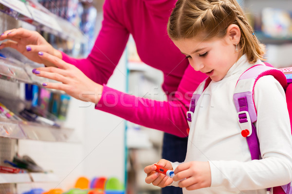 Rodziny zakupu przybory szkolne materiały biurowe sklepu dziewczynka Zdjęcia stock © Kzenon