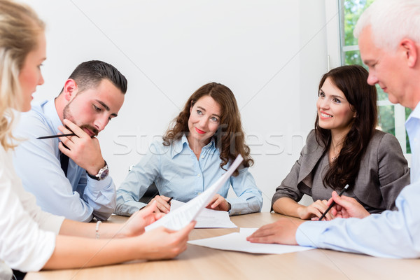 Foto stock: Abogados · equipo · reunión · ley · firma · lectura