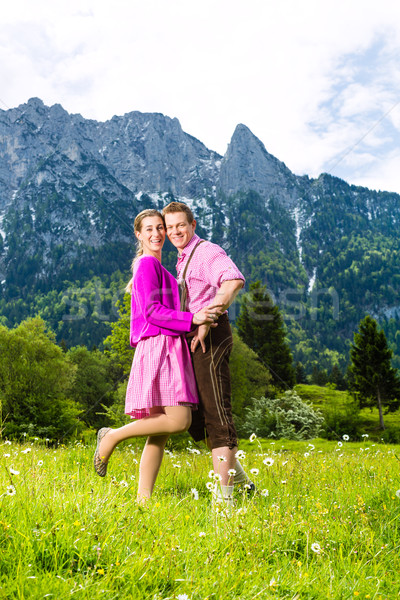 Boldog pár alpesi legelő hagyományos ruha Stock fotó © Kzenon