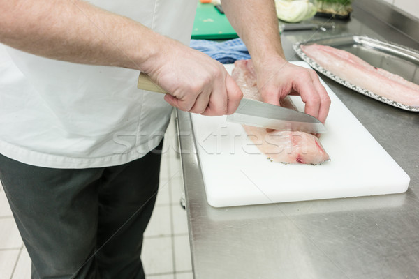 Küchenchef Schneiden Karpfen Fisch Filet professionelle Stock foto © Kzenon