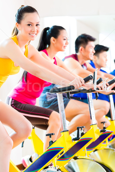 Foto stock: Asiático · pessoas · bicicleta · treinamento · fitness · ginásio