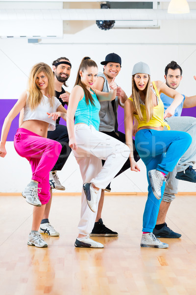 Foto stock: Dançarina · zumba · fitness · treinamento · dançar · estúdio