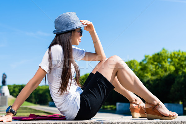 Jovem asiático mulher sorrindo parque verão Foto stock © Kzenon