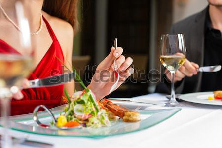 朋友 吃 飲用水 快餐 用餐者 夫婦 商業照片 © Kzenon