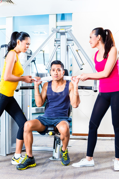 Frauen kämpfen Mann Fitnessstudio Frau Ausbildung Stock foto © Kzenon