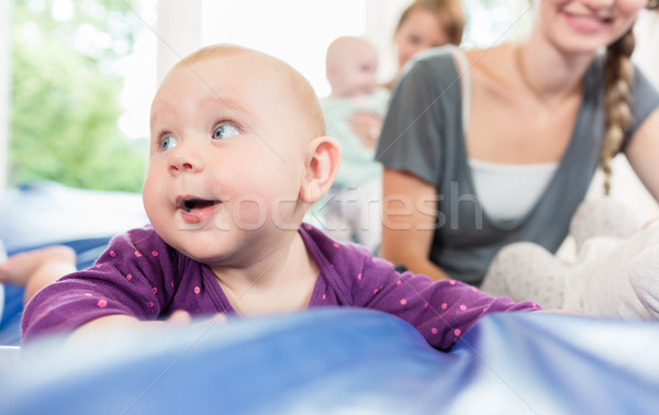 Aprendizaje arrastrarse madre nino bebé Foto stock © Kzenon