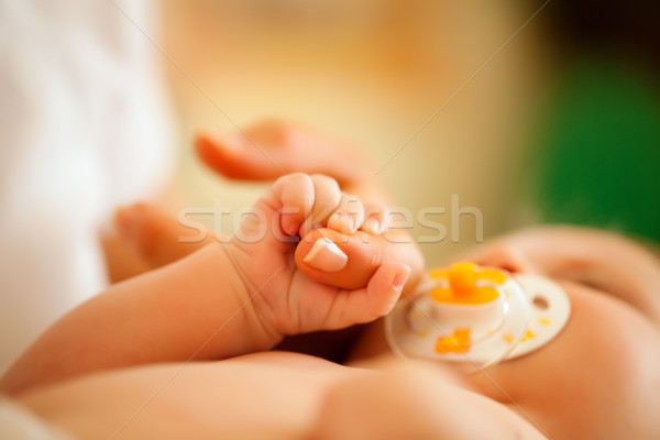 Bébé préhension main mère soins [[stock_photo]] © Kzenon