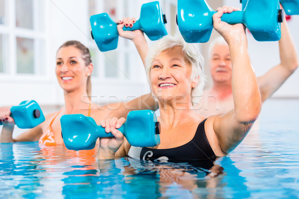 Menschen Wasser Gymnastik Physiotherapie jungen Senior Stock foto © Kzenon