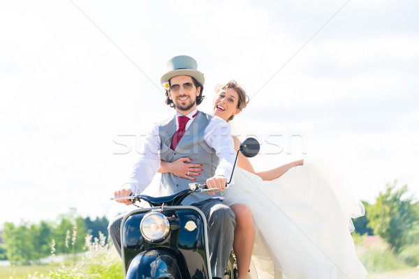 Stock fotó: Menyasszonyi · pár · vezetés · motor · moped · visel