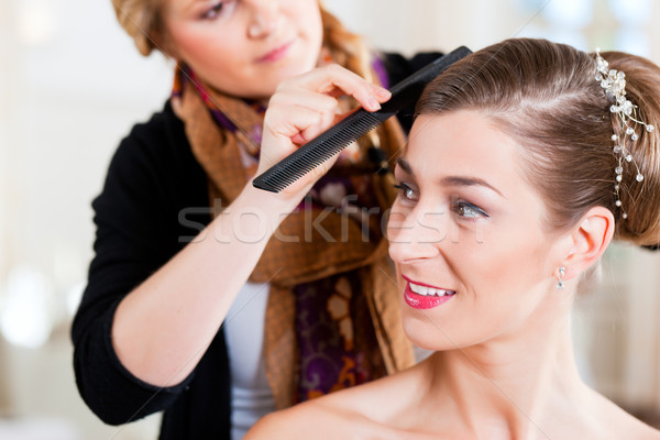 美髮師 上 新娘 髮型 女子 婦女 商業照片 © Kzenon