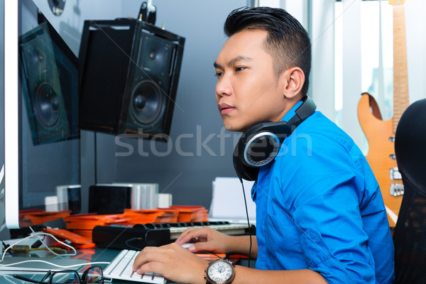 Mann Tonstudio asian Musiker Produzent Stock foto © Kzenon