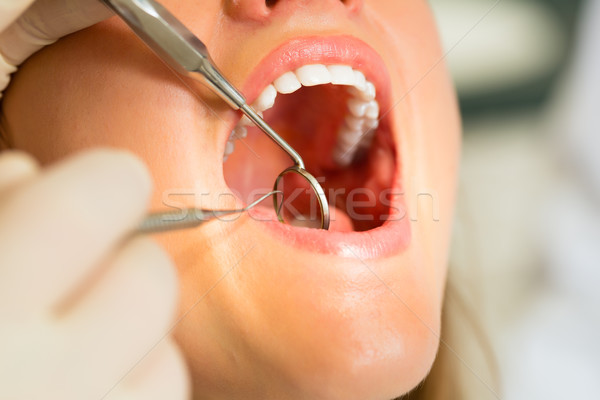 Paciente dentista dental tratamento feminino Foto stock © Kzenon