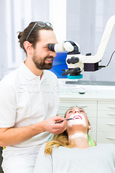 Foto stock: Dentista · microscópio · verificar · dentes · paciente · mulher