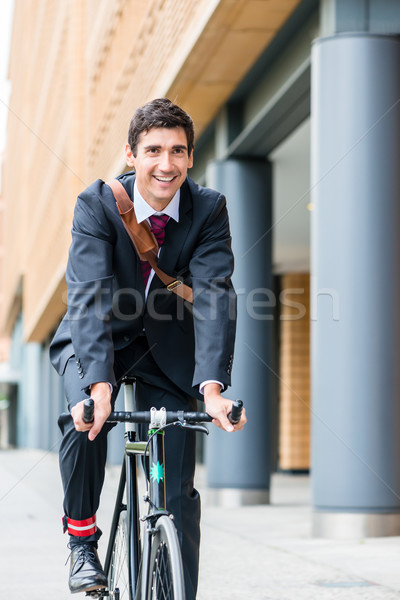 [[stock_photo]]: Actif · jeune · homme · souriant · équitation · utilitaire · vélo