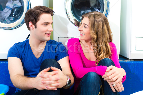 Cuplu monedă Spălătorie spălat oameni murdar Imagine de stoc © Kzenon
