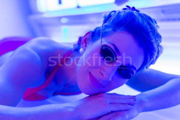 Mujer bikini bienestar spa solárium Foto stock © Kzenon