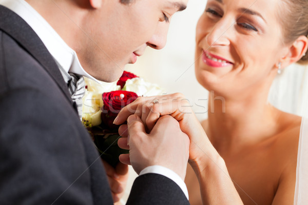 Stock foto: Hochzeit · Paar · Versprechen · Ehe · Bräutigam · Küssen