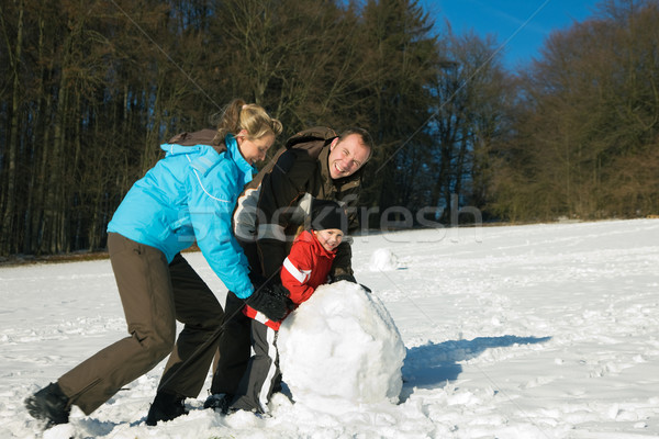 Família crianças edifício boneco de neve construir céu Foto stock © Kzenon