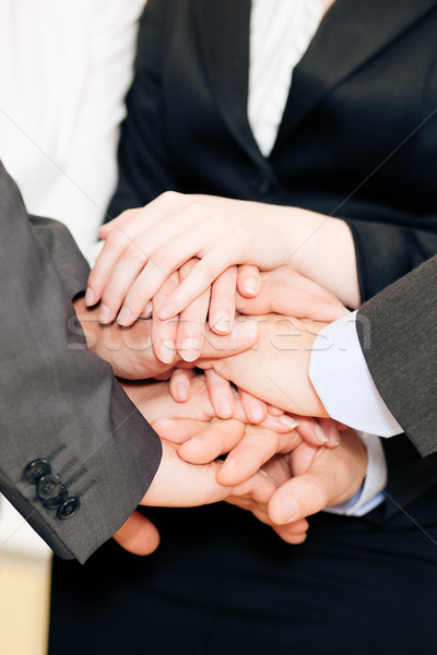 Geschäftsleute Hände zusammen starken Symbol Bestimmung Stock foto © Kzenon