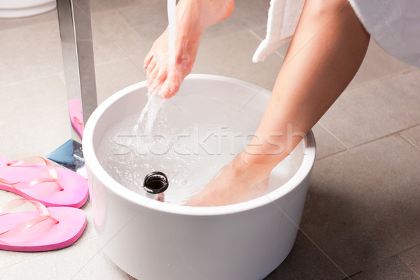 Vrouw hydrotherapie water spa lichaam gezondheid Stockfoto © Kzenon