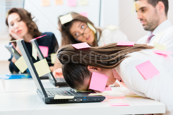Irodai dolgozók hangsúlyos túlhajszolt határidők iroda telefon Stock fotó © Kzenon