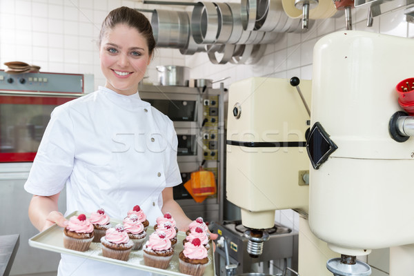 Stolz Muffins gebacken Frau Kuchen Stock foto © Kzenon