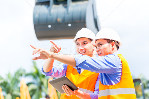 Foto stock: Asiático · engenheiro · discutir · planos · construção