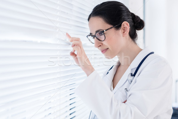 Jeunes Homme médecin souriant regarder fenêtre [[stock_photo]] © Kzenon