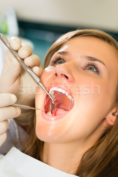 Paciente dentista dentales tratamiento femenino Foto stock © Kzenon