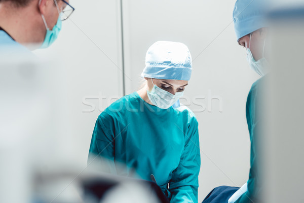 ストックフォト: 外科医 · 操作 · ルーム · 病院 · 濃縮された