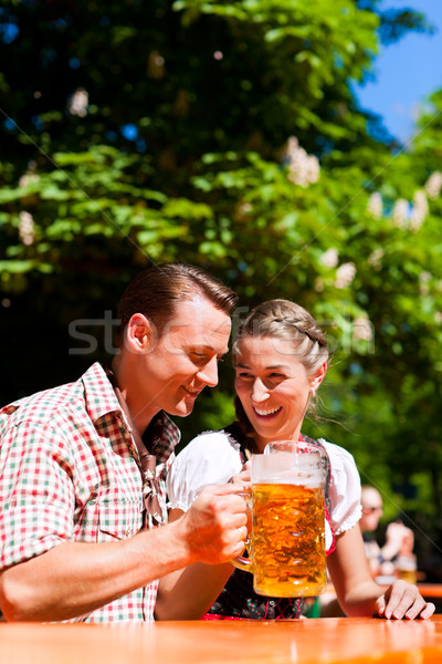 [[stock_photo]]: Heureux · couple · séance · bière · jardin · jouir · de