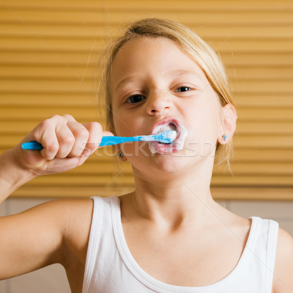 Gyermek fogmosás fürdőszoba egészség fogak Stock fotó © Kzenon