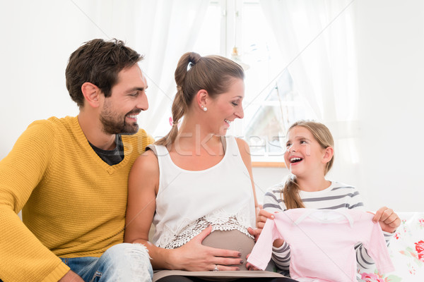 Foto d'archivio: Famiglia · guardando · baby · vestiti · madre