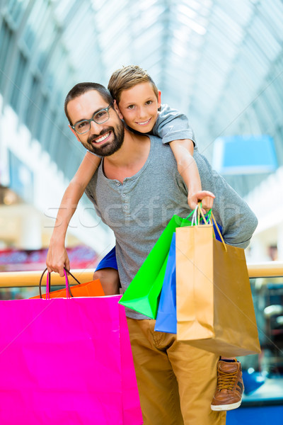 Foto stock: Pai · filho · piggyback · crianças