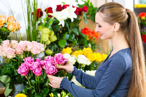 Foto stock: Femenino · florista · vivero · amarillo