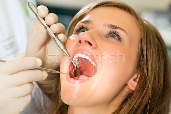 Paciente dentista dentales tratamiento femenino Foto stock © Kzenon