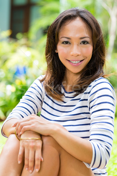 Jeunes asian femme maison jardin lecture [[stock_photo]] © Kzenon