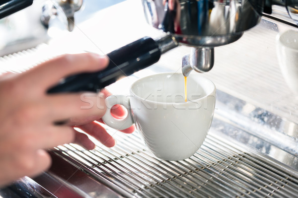 Közelkép női kéz automatikus kávé kávéfőző Stock fotó © Kzenon