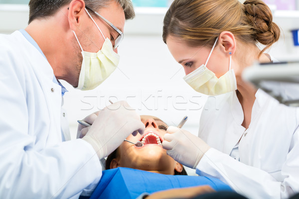 Paciente dentista dentales tratamiento femenino ayudante Foto stock © Kzenon