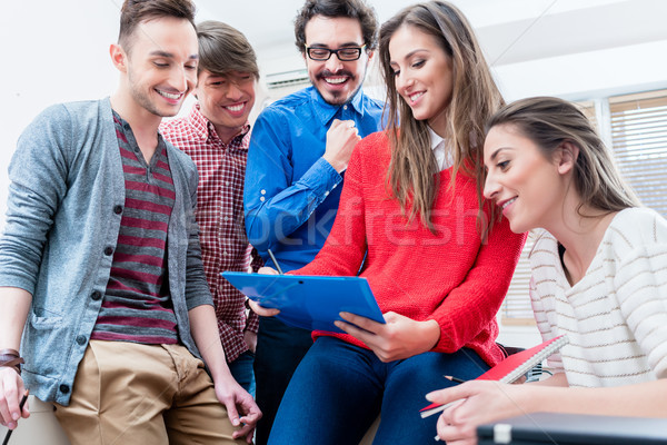 Groupe élèves apprentissage ensemble collège [[stock_photo]] © Kzenon