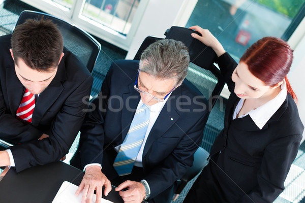 Business squadra riunione ufficio laptop boss Foto d'archivio © Kzenon