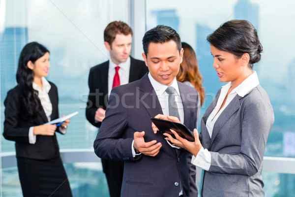 ázsiai üzletemberek megbeszélés iroda portré üzleti csapat Stock fotó © Kzenon