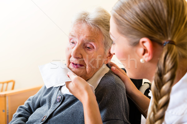 Zdjęcia stock: Pielęgniarki · usta · starszy · kobieta · dom · starców · starszych