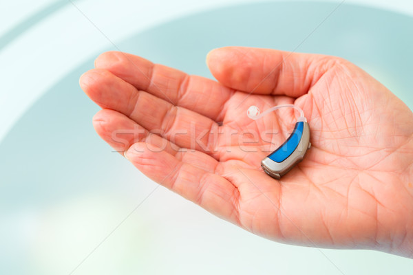 Kéz tart hallókészülék közelkép kicsi süket Stock fotó © Kzenon