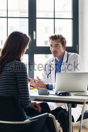 Asian pacjenta konsultacja kobiet lekarza Zdjęcia stock © Kzenon